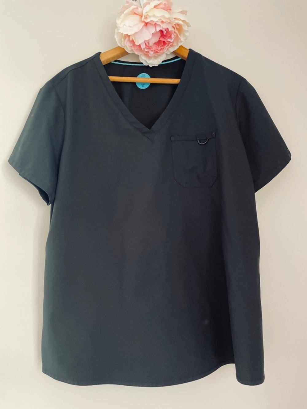 Zavate Studio 1169 V-Neck Scrub Top Black XL